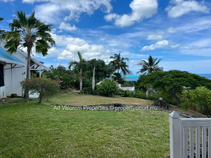 Exceptional Property in Tamarin – Two Houses on 3,165 m² with Pool and Stunning Views