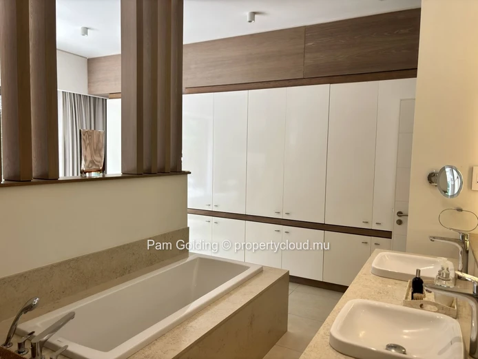 Villa 3 chambres en suite orientée Est à Mont Choisy Golf & Beach Estate, Grand Baie, Île Maurice