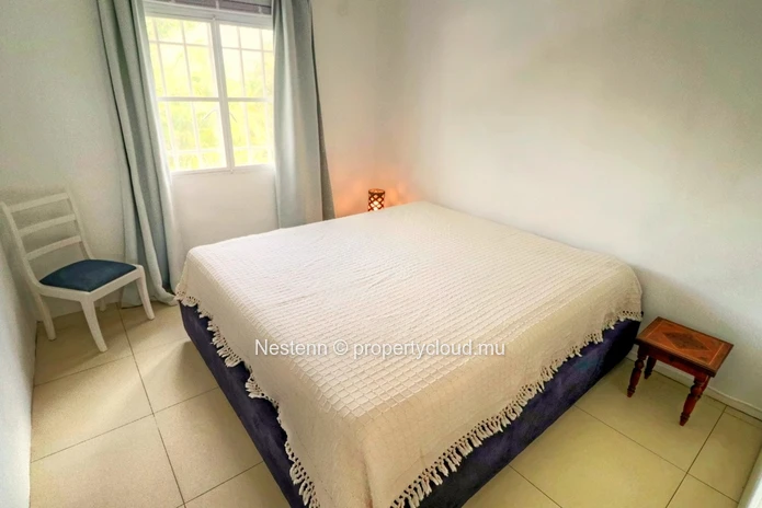 Semi-detached 3-bed house in a popular residence with huge garden