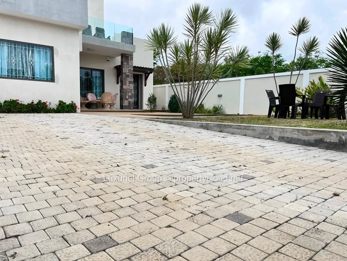 Contemporary House with Pool for Rent in Grand Baie