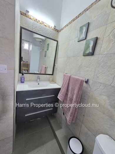 Appartement moderne au premier étage à louer à Pereybere