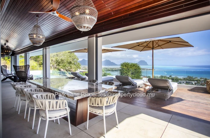 Villa Panorama — Surplombant la Mer