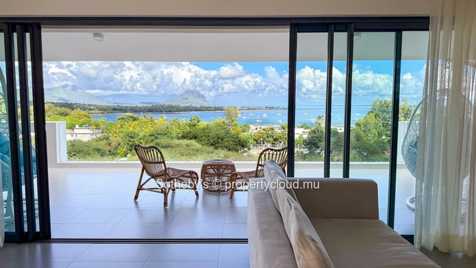 Sea View Spotlight