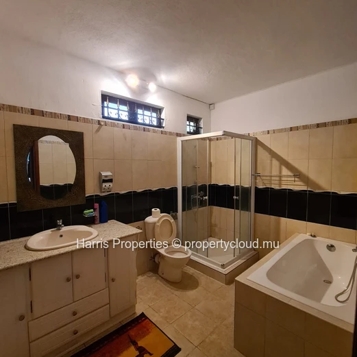 Bel appartement en premier etage à louer à Pointe aux Biches