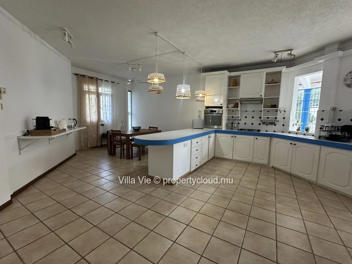 Pérèybere - Maison de charme de 4 chambres avec piscine (Mandat exclusif)