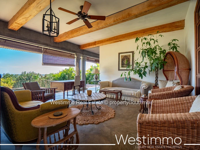 Villa de style colonial avec vue mer à vendre à Tamarin