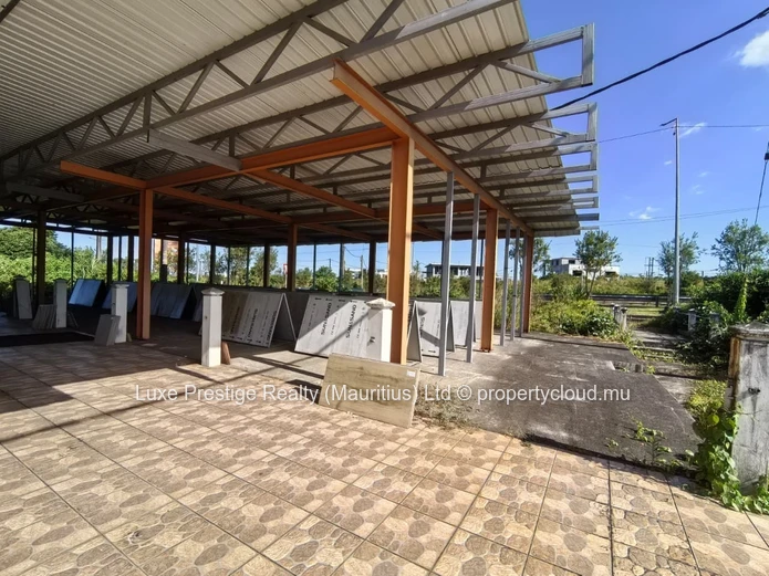 Immeuble Commercial de Premier Choix à Louer à Rose Belle | Visibilité Exceptionnelle depuis l’Autoroute | Idéal pour...