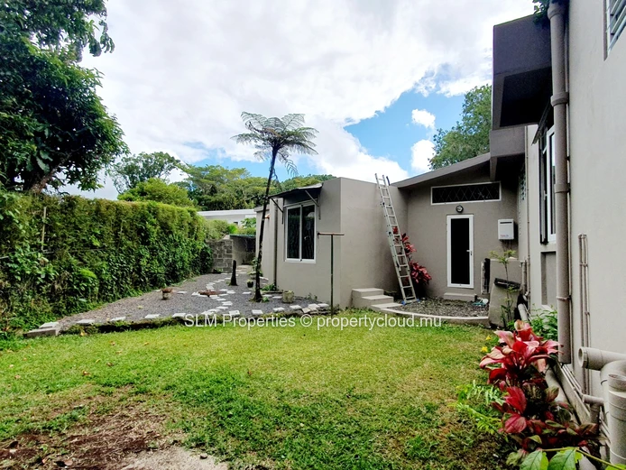 Maison familiale de 5 chambres avec grand jardin à Curepipe