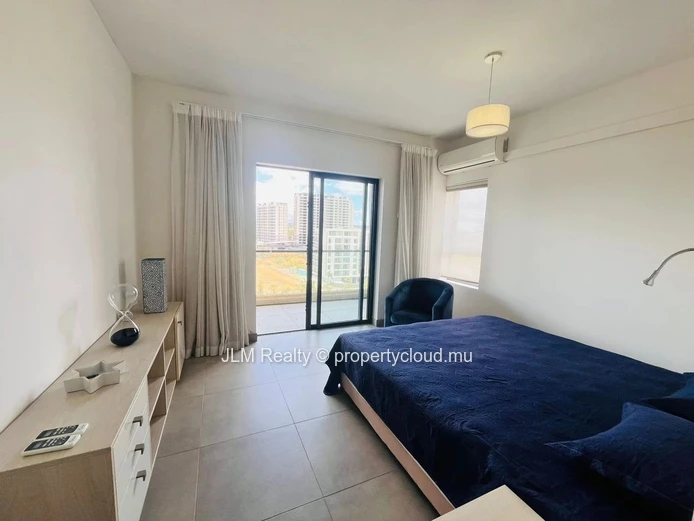 Penthouse Moderne de 2 Chambres avec Vue Panoramique sur le Parc à Louer à Phoenix, Île Maurice