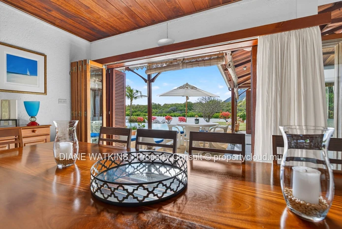 An Exceptional Waterfront Estate on Îlot Fortier