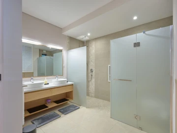 4 Bedroom Apartment