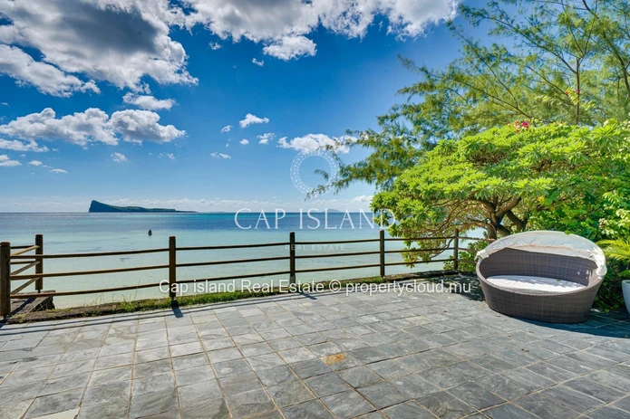 Stunning 3 bedroom beachfront duplex - Pereybère -