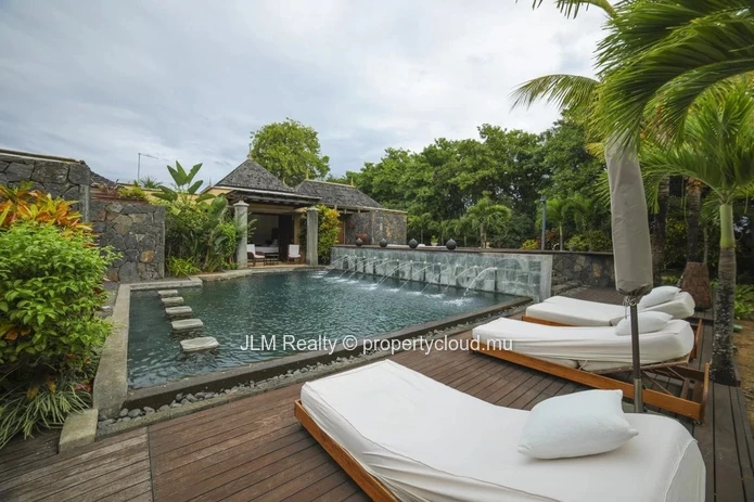 Luxury villa for sale with access to golf and beach club in Tamarin, Mauritius