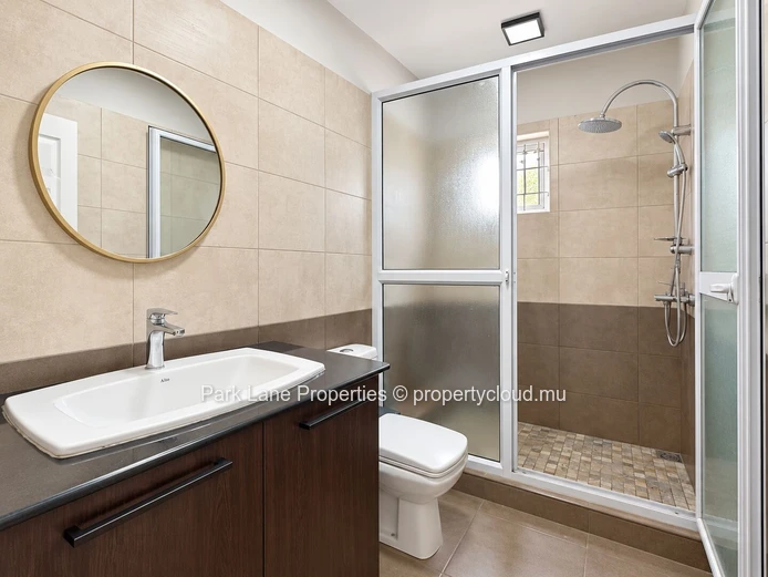 Spacious 4 bedroom family home for rent with pool and garden