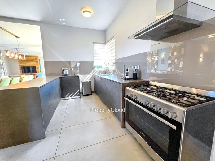 For Rent - 4-Bedroom Villa - Flic En Flac 