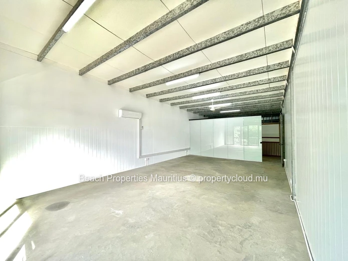 Bright 75m² Commercial Unit in Black River