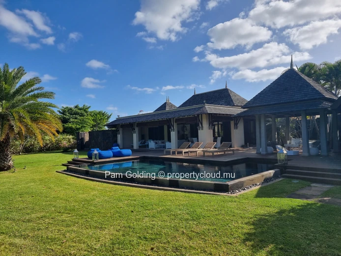 Elegant 4-Bedroom Villa with Mountain Views in Tamarina Golf Estate