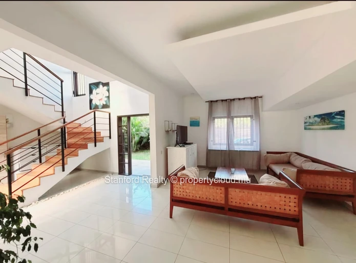 Villa for Rent - 6 Bedrooms, Bain Boeuf, North