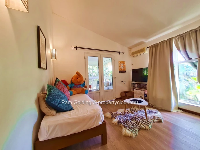 Superbe spacieuse et lumineuse villa de 4 chambres à coucher à vendre