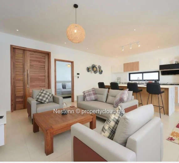 3-bed modern apartment steps from the beach