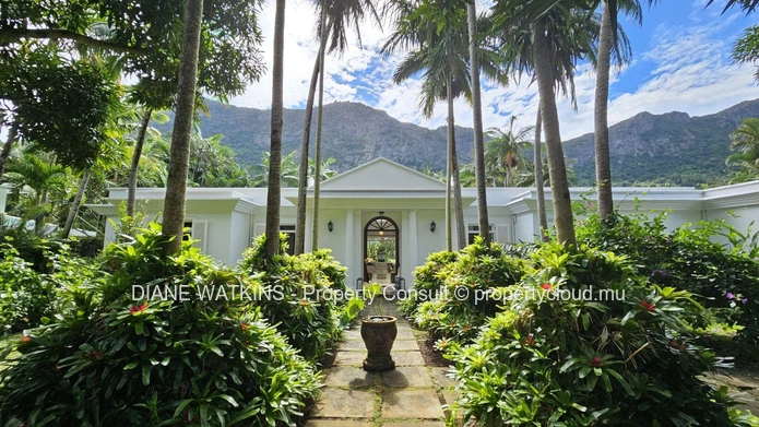 Grande maison de 5 chambres a Vendre a Moka Ile Maurice