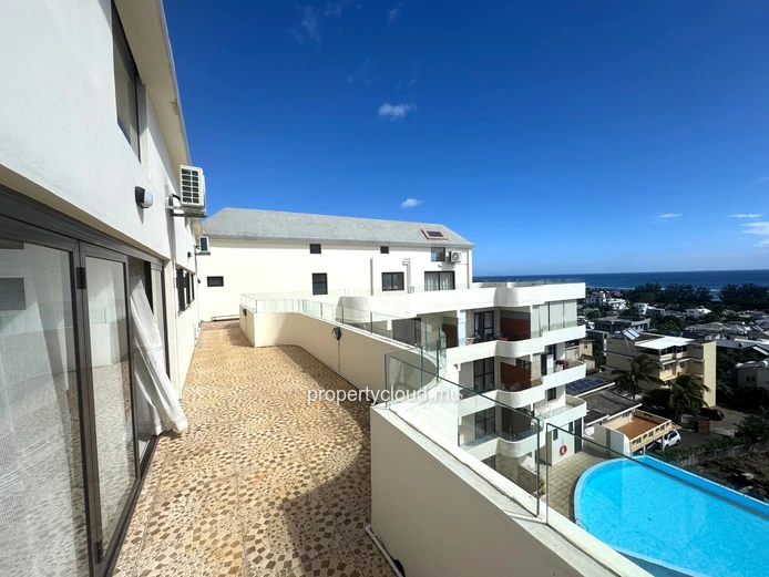 Flic en Flac for rent 4 bedroom penthouse with sea view in Flic en Flac