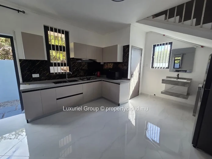 Modern and Spacious Duplexes for Rent in Pereybere