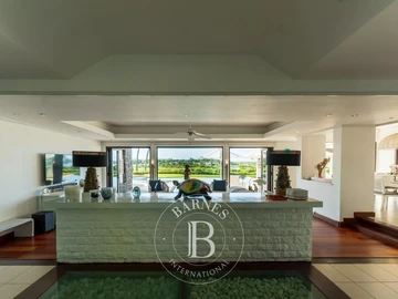 6 Bedroom Villa
