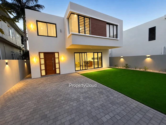 À Vendre | Maison Neuve De 3 Chambres | À 10 Min À Pied Du Jardin De Balfour | Beau Bassin