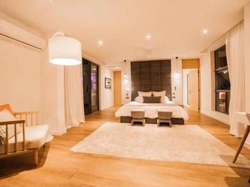 5 Bedroom Villa