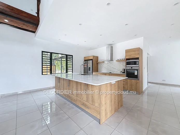 Stunning Balinese house in Pereybere, close to the centre of Grand Baie