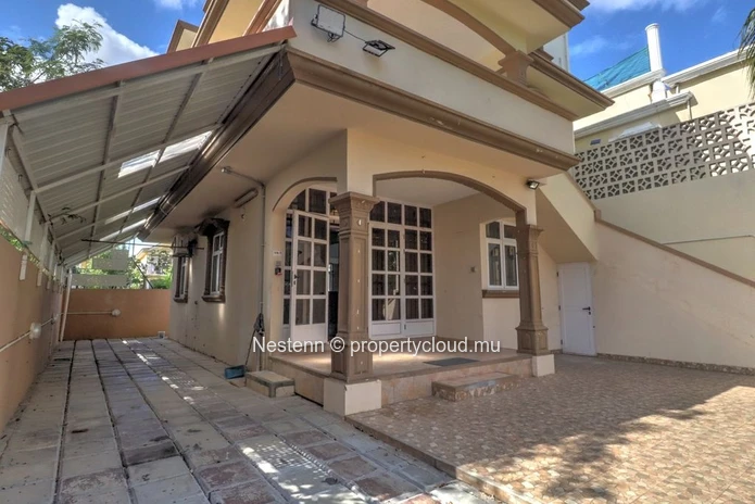 Charming 1-bedroom apartment in Grand Baie with modern amenities, close to schools and shops, ideal for comfortable l...