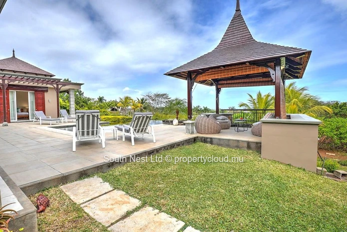 A unique villa where modernity meets tropical charm.