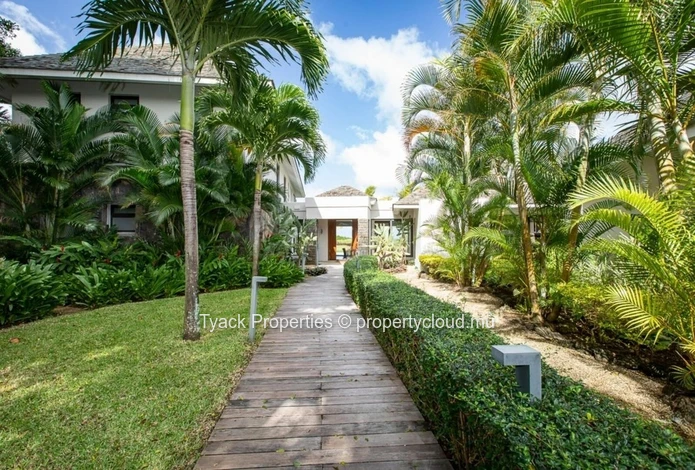 Villa Solaia Breeze – Anahita