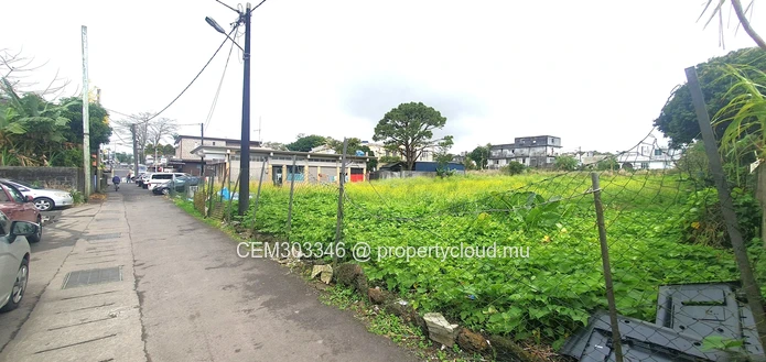 Terrain de 50 perches à vendre dans le Quartier Militaire