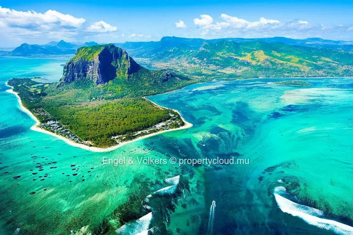 Exclusive Ground-Floor Apartment with Private Pool for Sale in Flic en Flac – Reserved for Mauritian