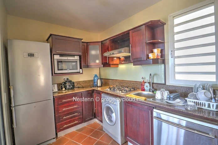 Duplex moderne de 2 chambres avec vue sur la rivière, à proximité des écoles et des commodités