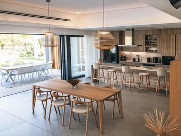 6 Bedroom Villa