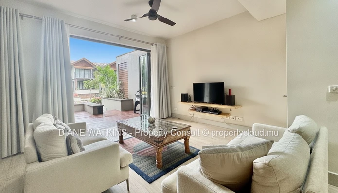 Duplex de 3 chambres en bord de marina à vendre à Rivière Noire