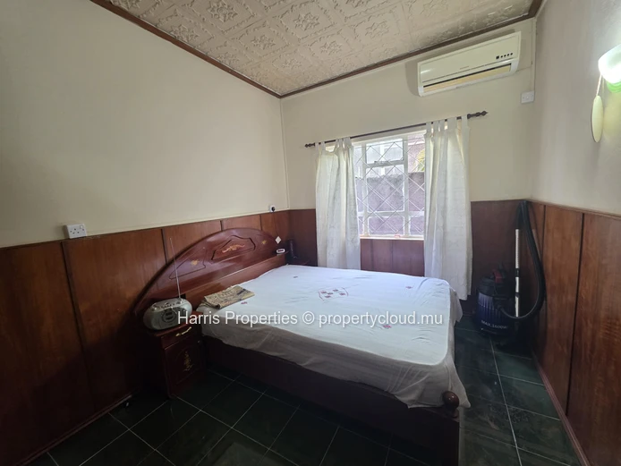 Nice ground floor apartment for rent in Bain Bœuf 