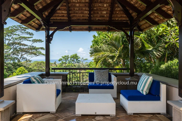 Élégante villa vue mer dans le prestigieux domaine golfique Heritage Villas Valriche à Bel Ombre – Ile Maurice