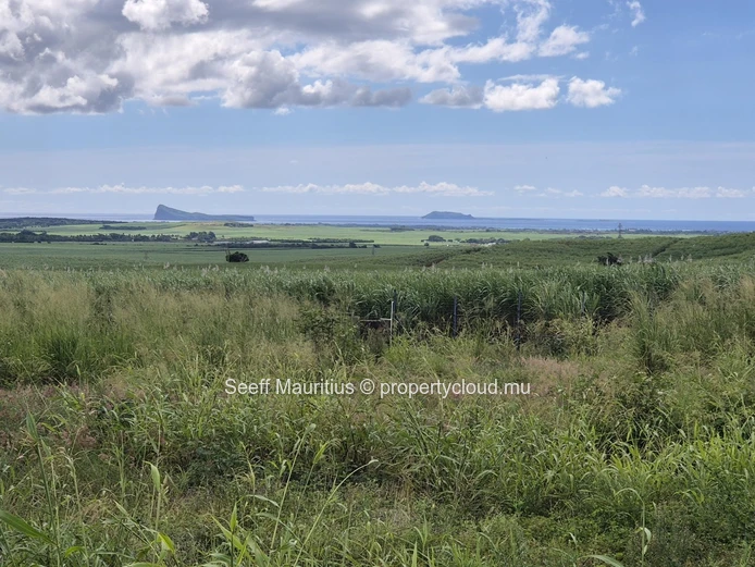 Prime Residential Plot with Panoramic Views of the Northern Islands – Mont Piton 2