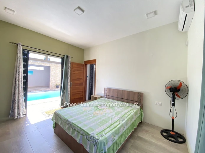 Vente Marché local - belle et grande villa lumineuse de 5 chambres entièrement meublée avec piscine privée - Calodyne