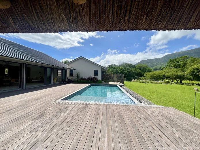Maison d'architecte spacieuse sur jardin généreux