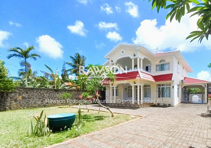 Belle Maison De 4 Chambres | Grand Jardin | À 10 Min À Pied De La Plage | Pointe Aux Canonniers