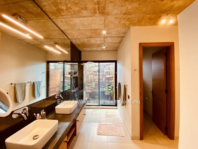 Extraordinary Villa in Petite Riviere Noire