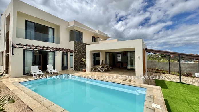 Villa moderne de 4 chambres à louer à Flic en Flac avec piscine privée
