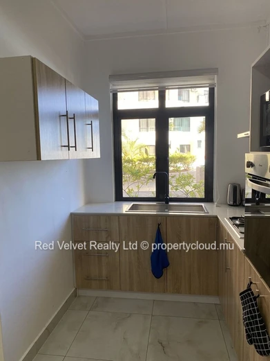 Appartement de 2 chambres au rez-de-chaussée à louer – Flic en Flac | Jardin | Rs 43,000