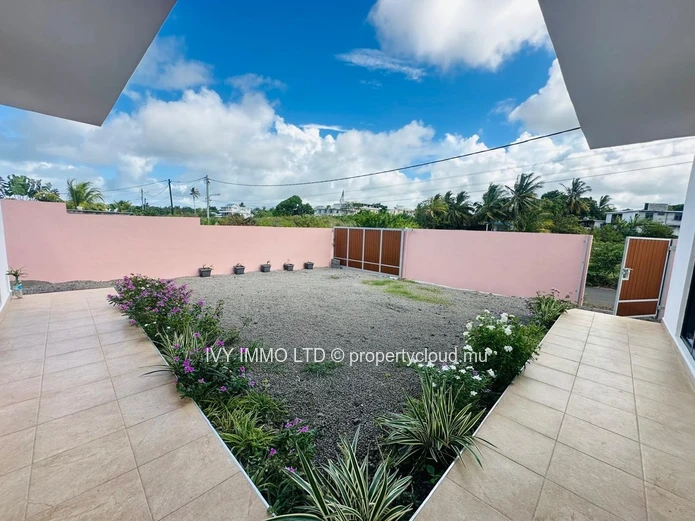 Spacieuse villa de 4 chambres avec salle de bains attenante à louer – Belle Mare | 50 000 roupies par mois