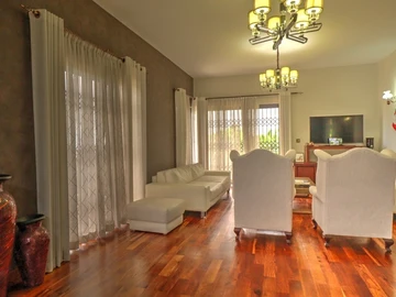 6 Bedroom House